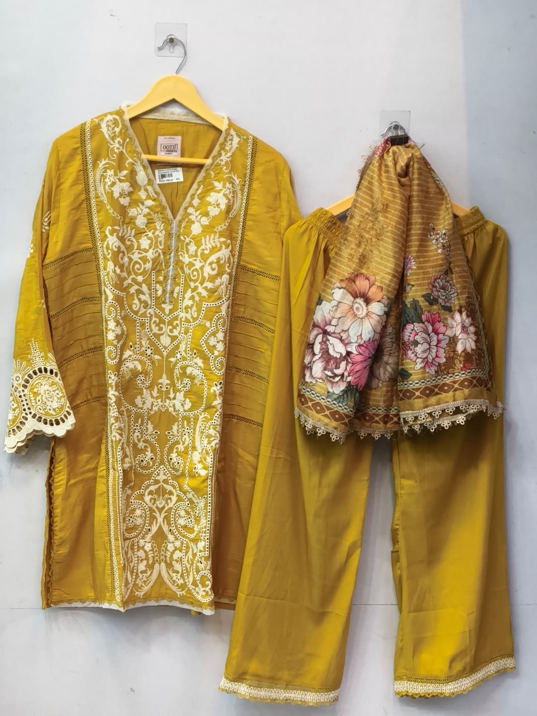 Embroidered 3-Piece Pakistani Suit
