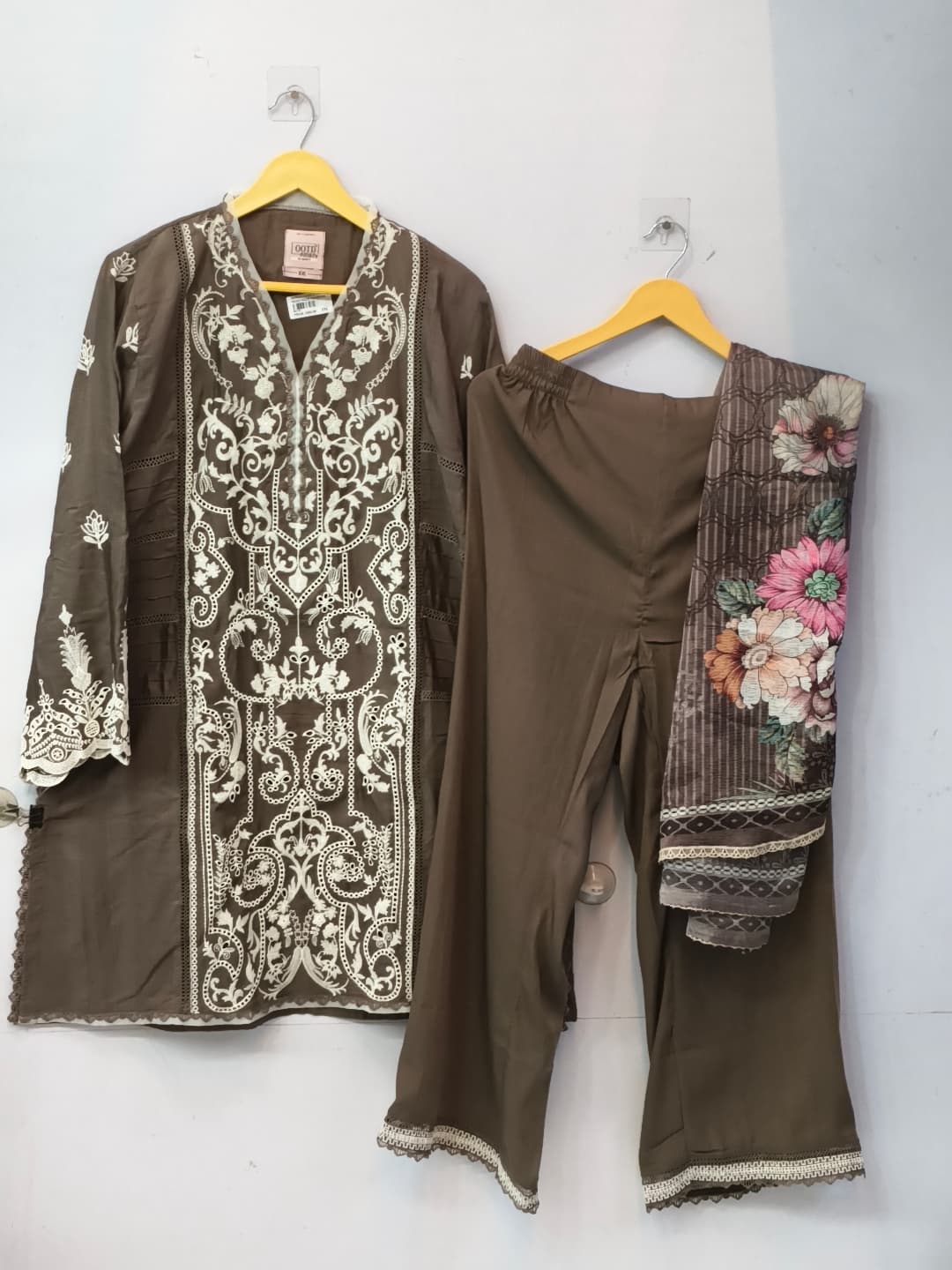 Embroidered 3-Piece Pakistani Suit