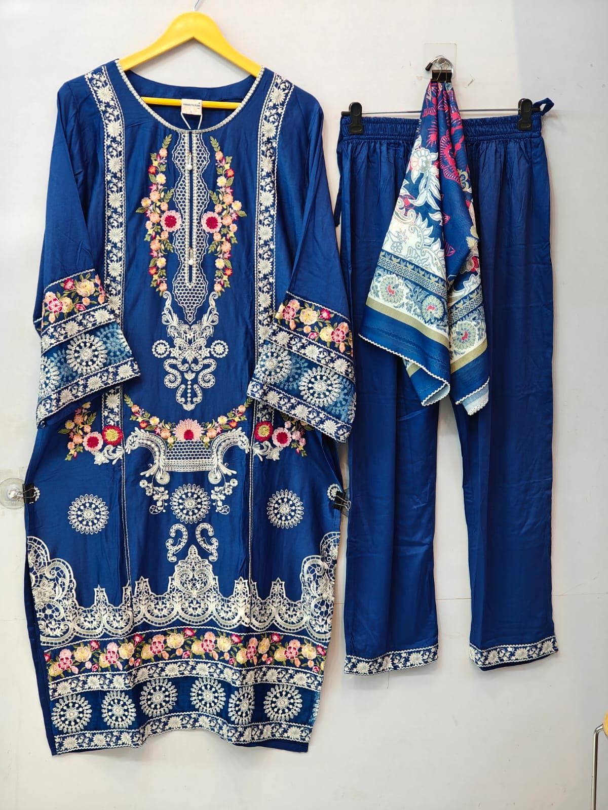 Pakistani Ready Made 3-Piece Suit